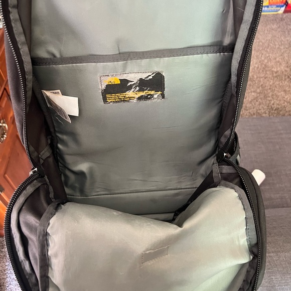 THE NORTH FACE Vault Backpack - Picture 10 of 10